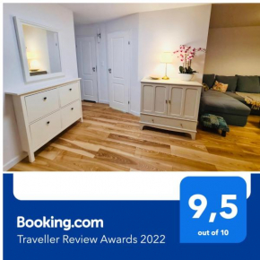 Mountain view 2-double bedroom apartment